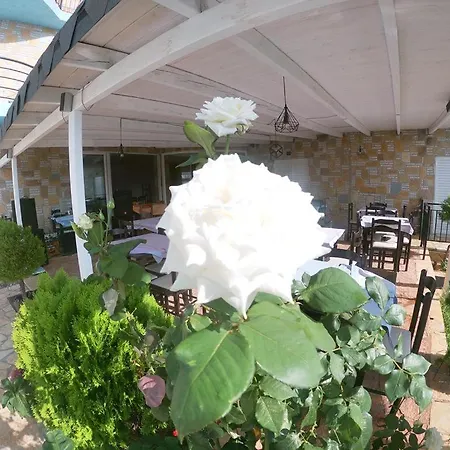 Hotel Marilena Ksamil فندق 3*
